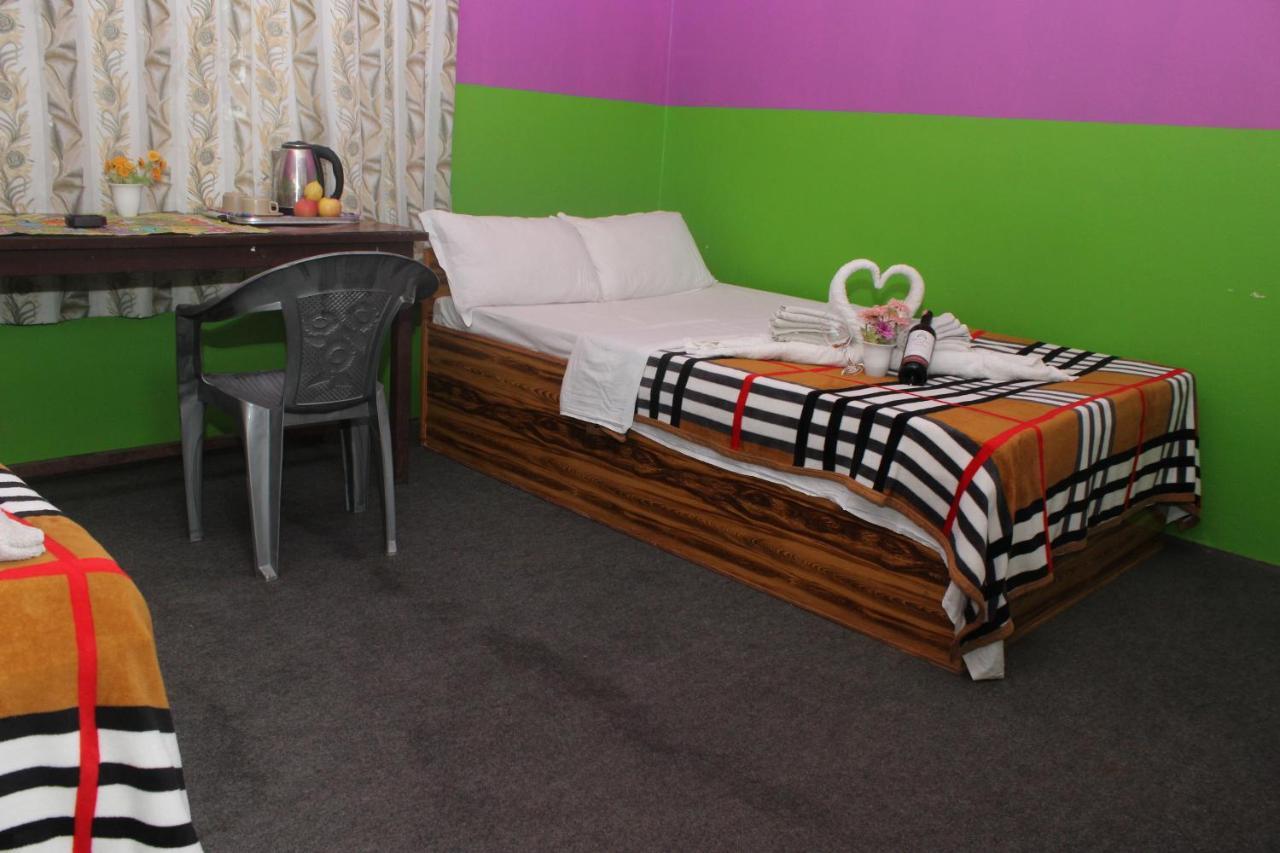 Robins Nest Hotel & Restaurant Deorali Bagian luar foto